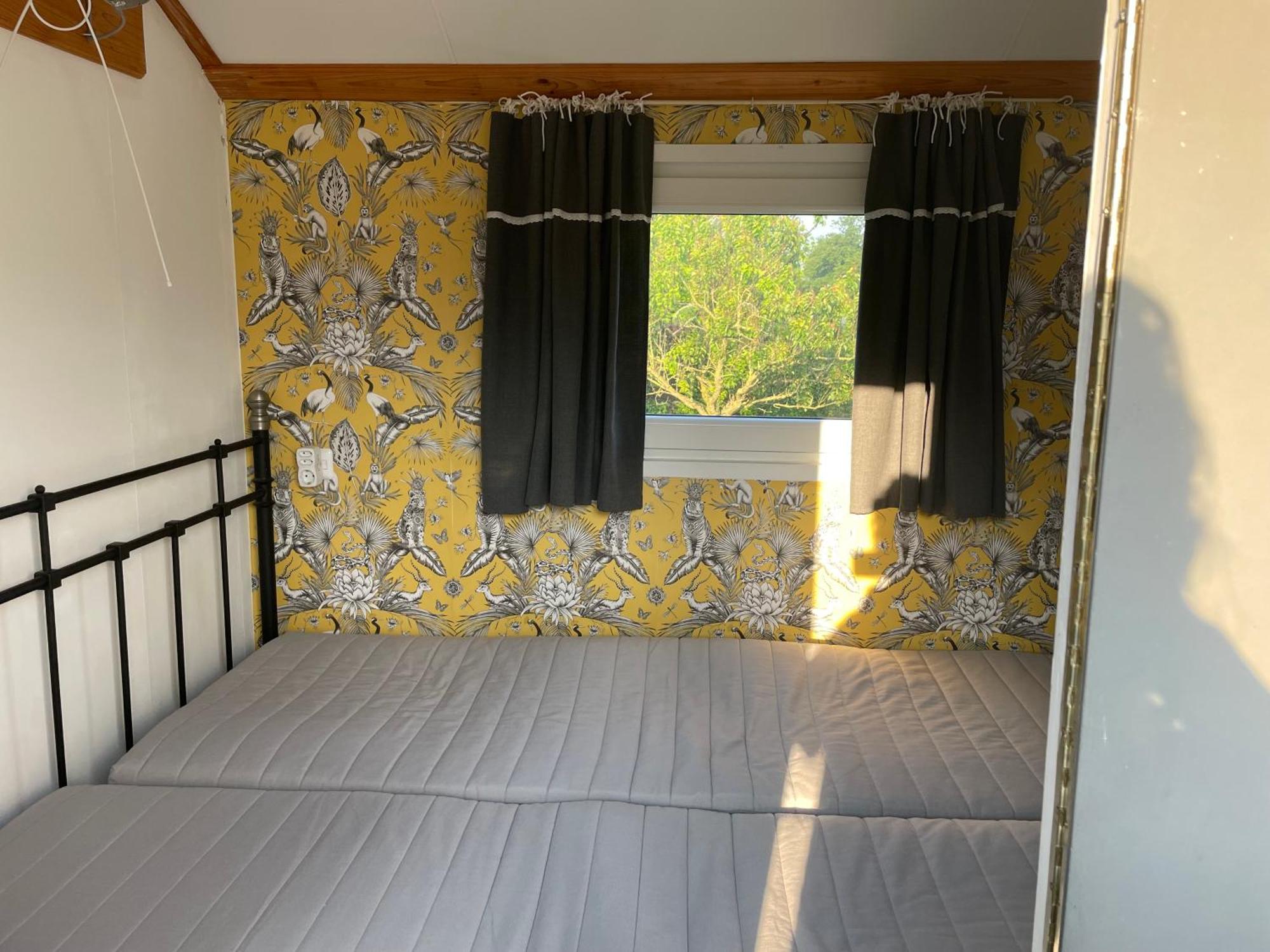 Pipowagen Mamaloe Bed & Breakfast Kesteren Exterior foto